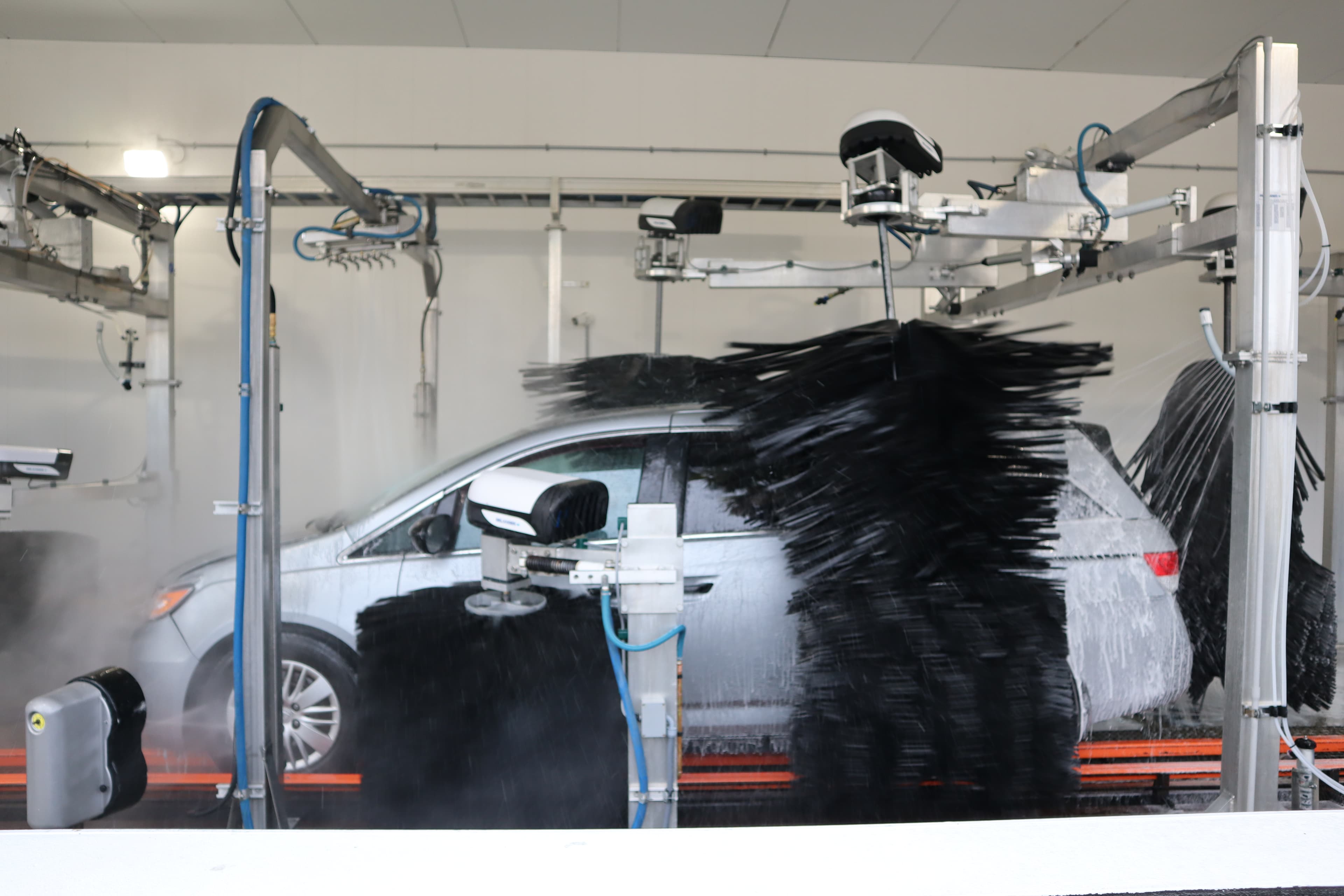 Express tunnel car wash with vehicle mid-cycle